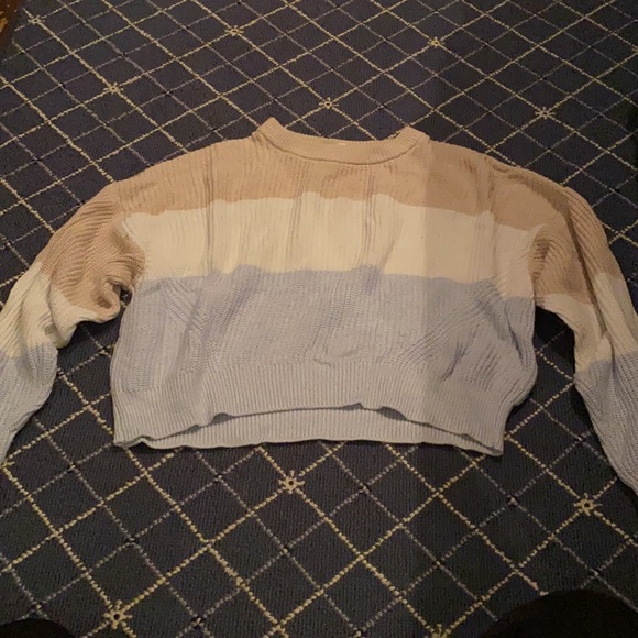 Sweaters - Picture 6 of 6